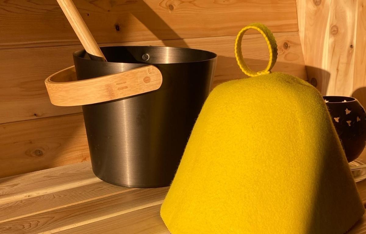 Czapka do sauny z owczej wełny zółta